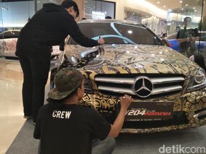 Coret-coret Mercedes-Benz Malah Cetak Rekor Muri