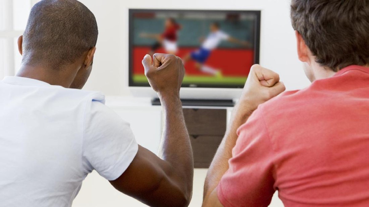 Ilustrasi nonton bola. Foto: Thinkstock