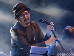 Penampilan Efek Rumah Kaca di Synchronize Fest 2017