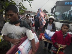 BNPB Sediakan Kendaraan untuk Pulangkan Pengungsi Gunung Agung