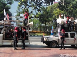 Tuntut Upah Layak, Buruh Mulai Berdatangan ke Patung Kuda Monas
