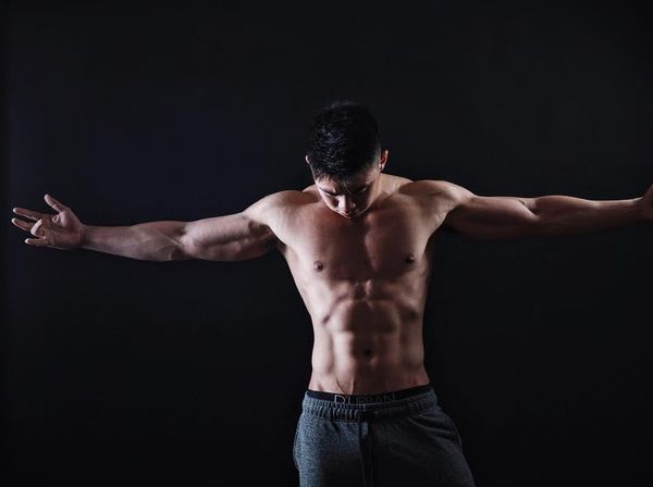 Kekarnya Dennis Hadi, Anak Puspa Dewi yang Sixpack dan Pintar Masak