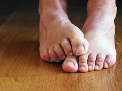 Mahasiswa UNY Racik Lotion Anti Bau Kaki dari Kulit Salak