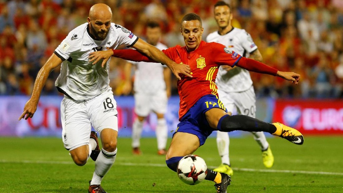 Rodrigo mencetak gol pertama Spanyol (Heino Kalis/Reuters)