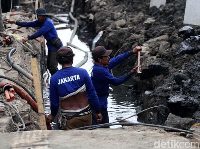 Sering Tersumbat, Saluran Air di Jl. Hayam Wuruk Diganti