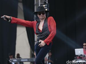 Goyang ala Hello Dangdut di Synchronize Fest 2017