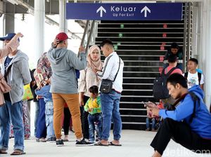 Pengguna KRL Keluhkan Karcis Masuk Ojol Stasiun Bekasi Timur, KAI Buka Suara