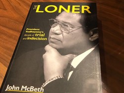 Transit di Changi, JK Beli Buku SBY The Loner