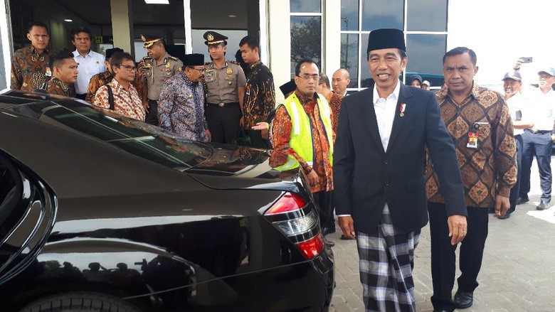 Kiai se Madura Minta Jokowi Restui Khofifah Nyagub Jatim Kiai se Madura Minta Jokowi Restui Khofifah Nyagub Jatim