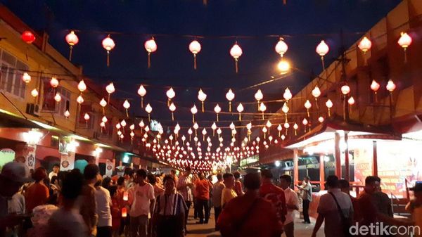 Foto: Malam Kue Bulan dan Ajang Cari Jodoh di Pekanbaru