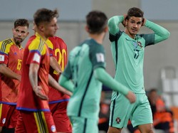 Portugal kesulitan membongkar pertahanan Andorra di babak pertama. Andre Silva dan Bernardo Silva di lini depan tidak mampu menciptakan gol (Vincent West/Reuters)