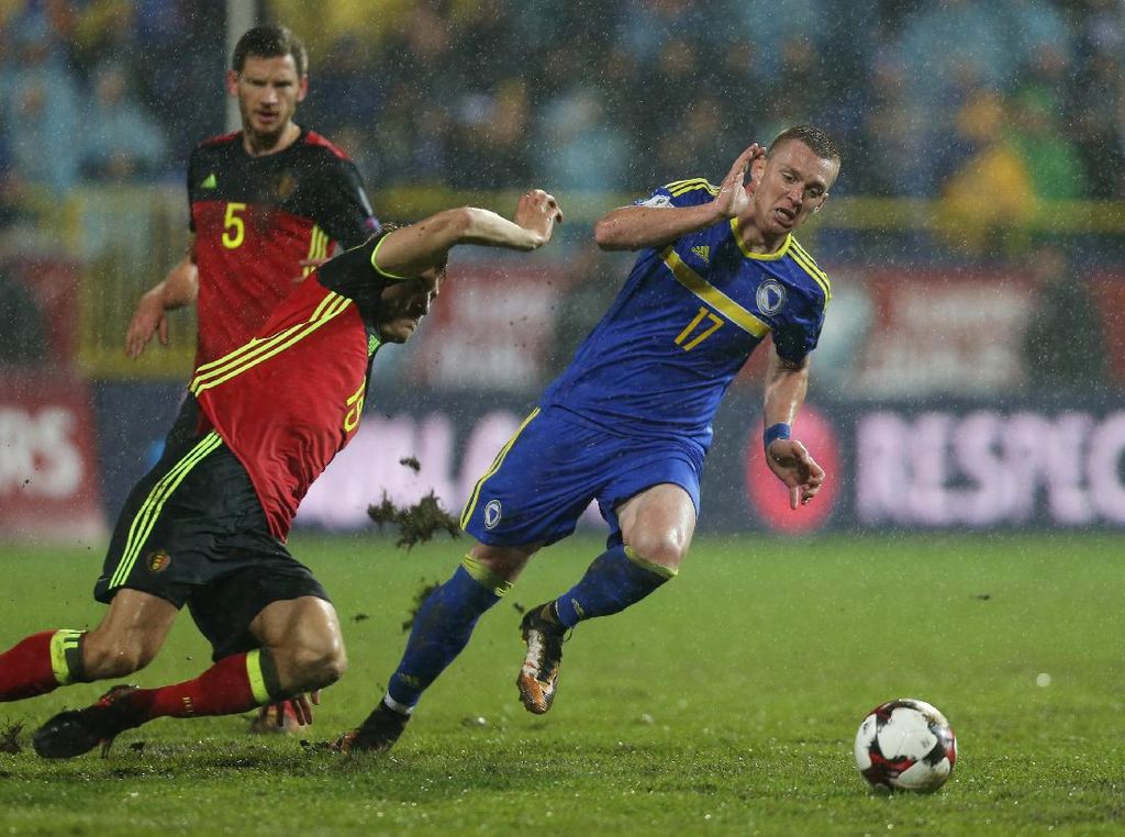 Buruknya Lapangan di Bosnia Bikin De Bruyne Jengkel Buruknya Lapangan di Bosnia Bikin De Bruyne Jengkel