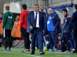 Pelatih Fernando Santos jelas lega dengan kemenangan ini karena menjaga peluang Portugal lolos langsung ke Piala Dunia 2018. (Vincent West/Reuters)