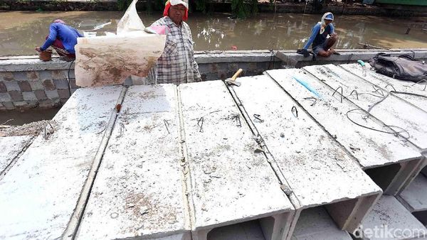 Perkuat Fungsi Sungai, Bibir Kali Pengairan Dibeton