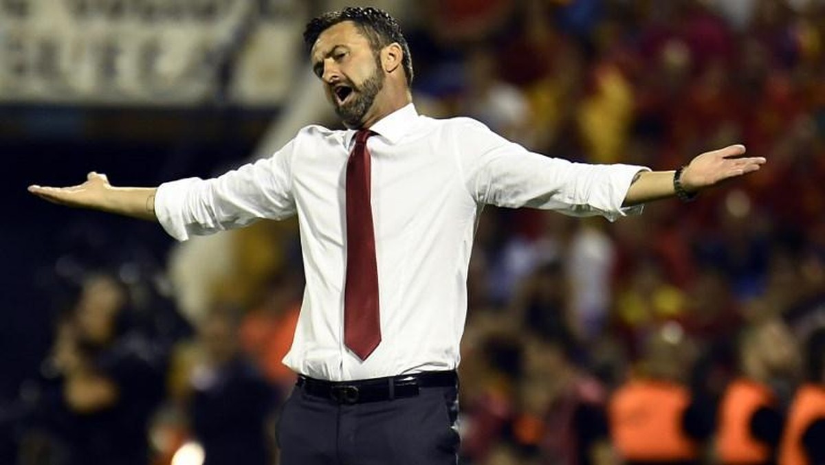 Pelatih Albania, Christian Panucci (Foto: Jose Jordan/AFP)