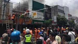Asap Hitam di Langit Jalan Sabang