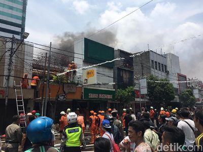 Asap Hitam di Langit Jalan Sabang