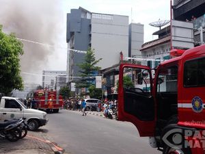 Kebakaran di Jalan Sabang Jakpus, Asap Hitam Membumbung Pekat