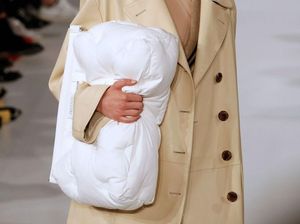 Foto: Tren Tas Terhangat dari Paris Fashion Week Untuk 2018