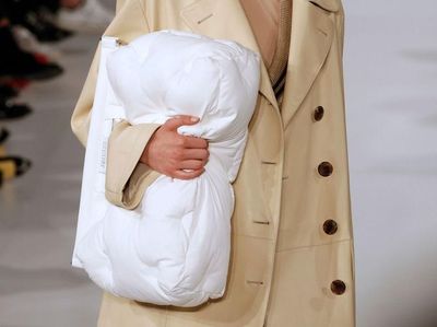 Foto: Tren Tas Terhangat dari Paris Fashion Week Untuk 2018