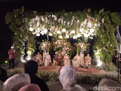 Romantisme dan Intim Resepsi Pernikahan Laudya Cynthia Bella dan Engku Emran