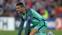 Cristiano Ronaldo, Portugal. Kemenangan di laga terakhir lawan Swiss akan bikin Portugal lolos langsung ke Piala Dunia. Tapi untuk sementara, Portugal baru memastikan tiket play-off semata. (Foto: Vincent West/Reuters)