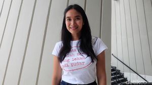 Serunya Si Cantik Happy Salma Saat Kulineran Bersama Keluarga dan Sahabat
