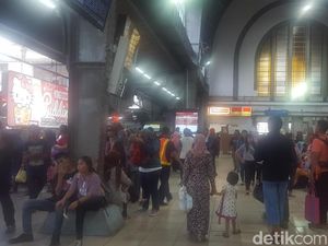Antusiasme Warga Naik KRL Cikarang: Sangat Membantu
