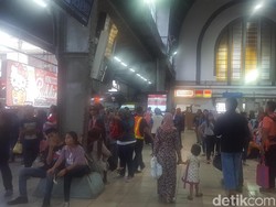 Antusiasme Warga Naik KRL Cikarang: Sangat Membantu