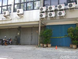 Spa Tempat 51 Orang Diduga Gay di Jakpus Masih Dipasang Garis Polisi Spa Tempat 51 Orang Diduga Gay di Jakpus Masih Dipasang Garis Polisi