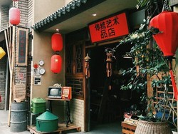 Asyiknya Kulineran Sambil Berfoto Cantik di Chinatown Bandung