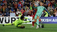 Sontekan Ronaldo di menit ke-66 memecah kebuntuan di laga itu sekaligus membawa Portugal memimpin 1-0 (Vincent West/Reuters)