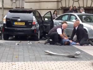 Polisi Bebaskan Sopir yang Tabrak 11 Pedestrian di London Polisi Bebaskan Sopir yang Tabrak 11 Pedestrian di London