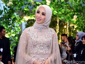 Alasan Laudya Cynthia Bella Pakai Jumpsuit Saat Gelar Resepsi di Bandung Alasan Laudya Cynthia Bella Pakai Jumpsuit Saat Gelar Resepsi di Bandung