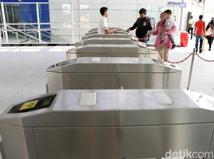 Naik KRL dari Manggarai Sampai Cikarang Cuma Rp 4.000 Lho! Naik KRL dari Manggarai Sampai Cikarang Cuma Rp 4.000 Lho!