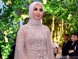 Lagi, Netizen Kritik Penampilan Laudya Cynthia Bella di Pesta Pernikahan Lagi, Netizen Kritik Penampilan Laudya Cynthia Bella di Pesta Pernikahan