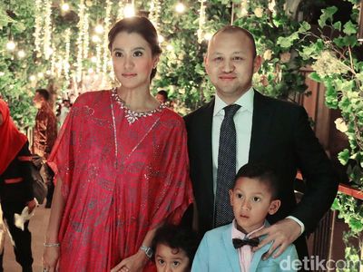 Dari Deretan Mantan, Cuma Ananda Mikola yang Datangi Resepsi Bella