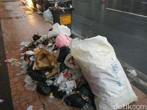 Sampah Perayaan Tahun Baru di Kota Bandung Capai 43 Ton Sampah Perayaan Tahun Baru di Kota Bandung Capai 43 Ton
