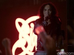 Gokil! Aksi Slank dan Glenn Fredly Tutup Synchronize 2017