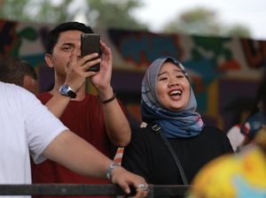 Tercyduk! Wajah Bahagia Penonton Synchronize Fest Nonton Kahitna Bareng Pasangan