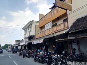 Di Toko Inilah Keluarga Jokowi Pesan Baju untuk Pernikahan Kahiyang Di Toko Inilah Keluarga Jokowi Pesan Baju untuk Pernikahan Kahiyang