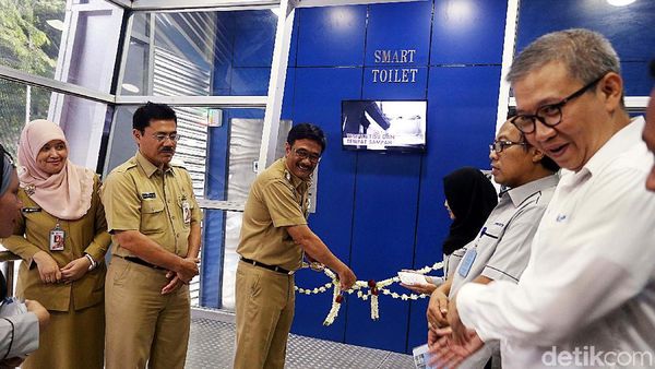 Di Akhir Jabatan, Djarot Resmikan Smart Toilet