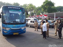 Puluhan PMKS Dipulangkan, Risma: Tolong Rawat Mereka