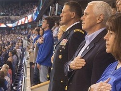 Pemain NFL Tak Berdiri Saat Lagu Kebangsaan, Wapres AS Angkat Kaki