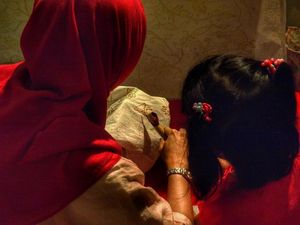 Menurunkan Ilmu Membatik
