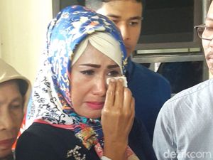Resmi Cerai dari Donny Kesuma, Yuni Nangis Resmi Cerai dari Donny Kesuma, Yuni Nangis