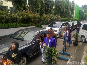 Didampingi Hotman Paris, Syahrini Siap Diperiksa soal First Travel