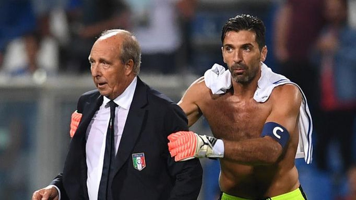 Giampiero Ventura dan Gianluigi Buffon (Foto: Valerio Pennicino/Getty Images)