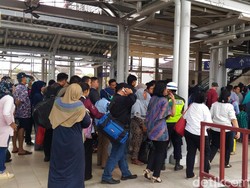 Sudah Beroperasi, Begini Rasanya Naik KRL Jakarta-Cikarang