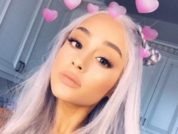 Tak Dikenali, Ariana Grande Tampil Baru dengan Rambut Silver